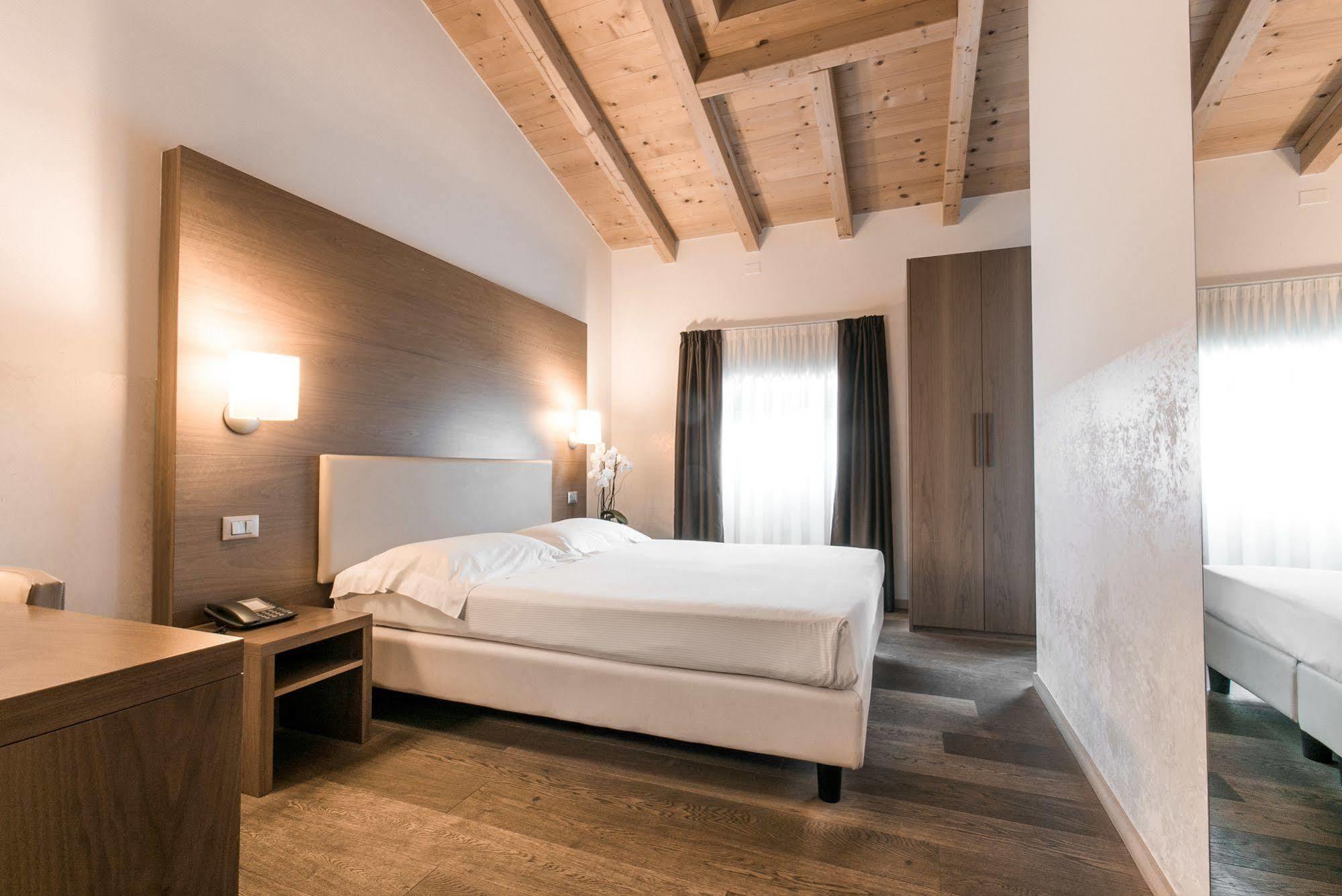 Hotel Opera Dossobuono Εξωτερικό φωτογραφία