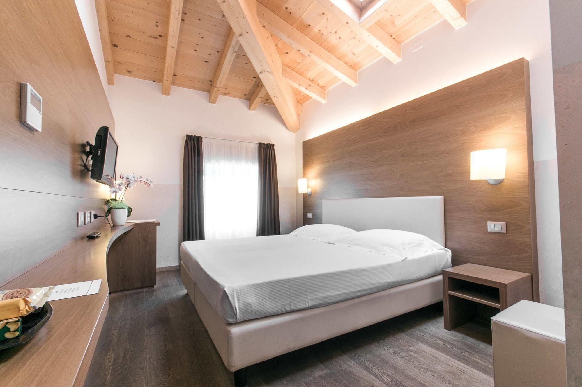Hotel Opera Dossobuono Εξωτερικό φωτογραφία