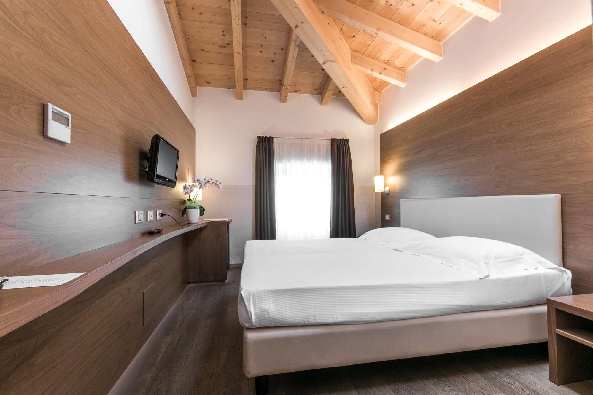 Hotel Opera Dossobuono Εξωτερικό φωτογραφία