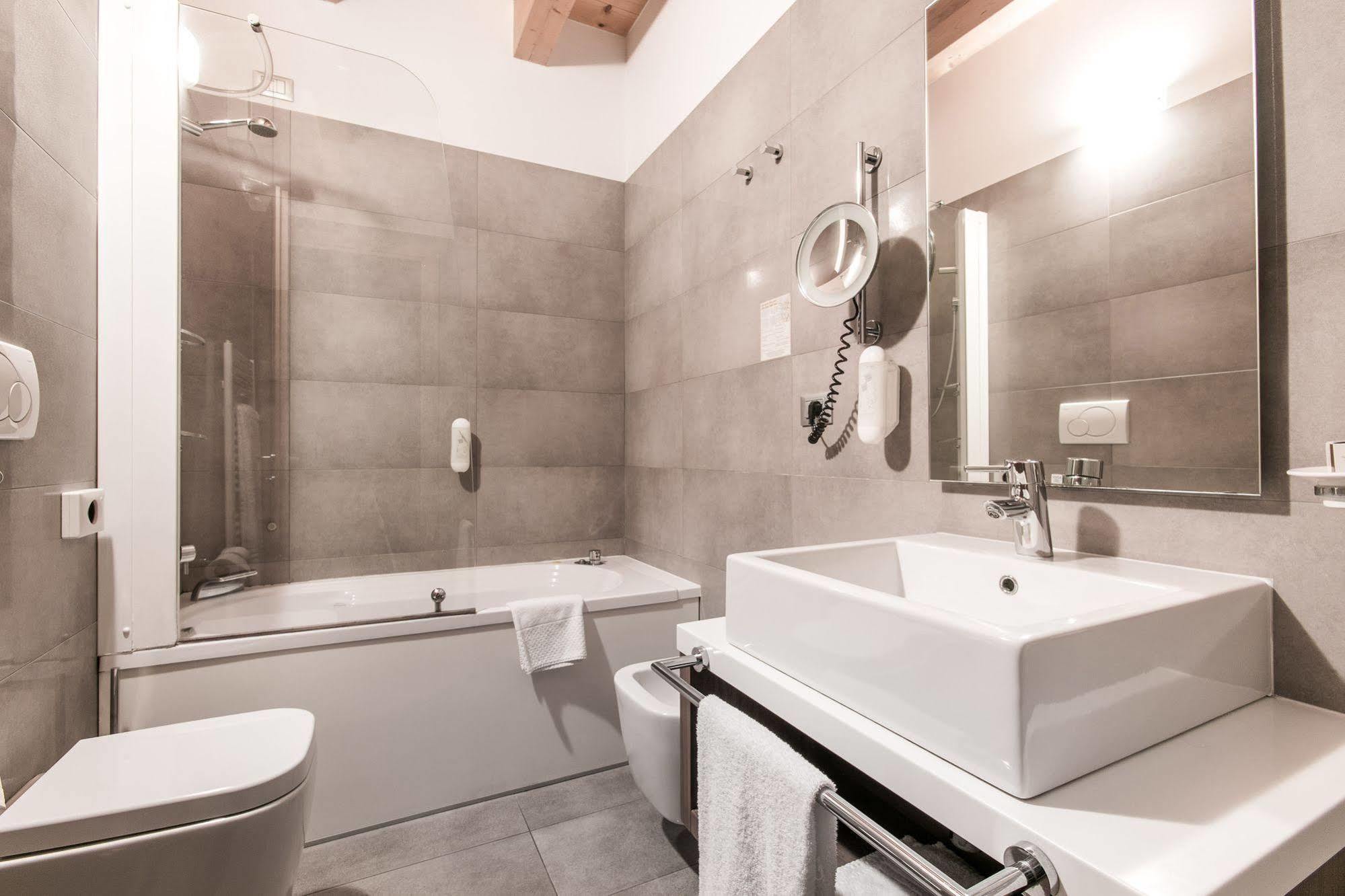 Hotel Opera Dossobuono Εξωτερικό φωτογραφία