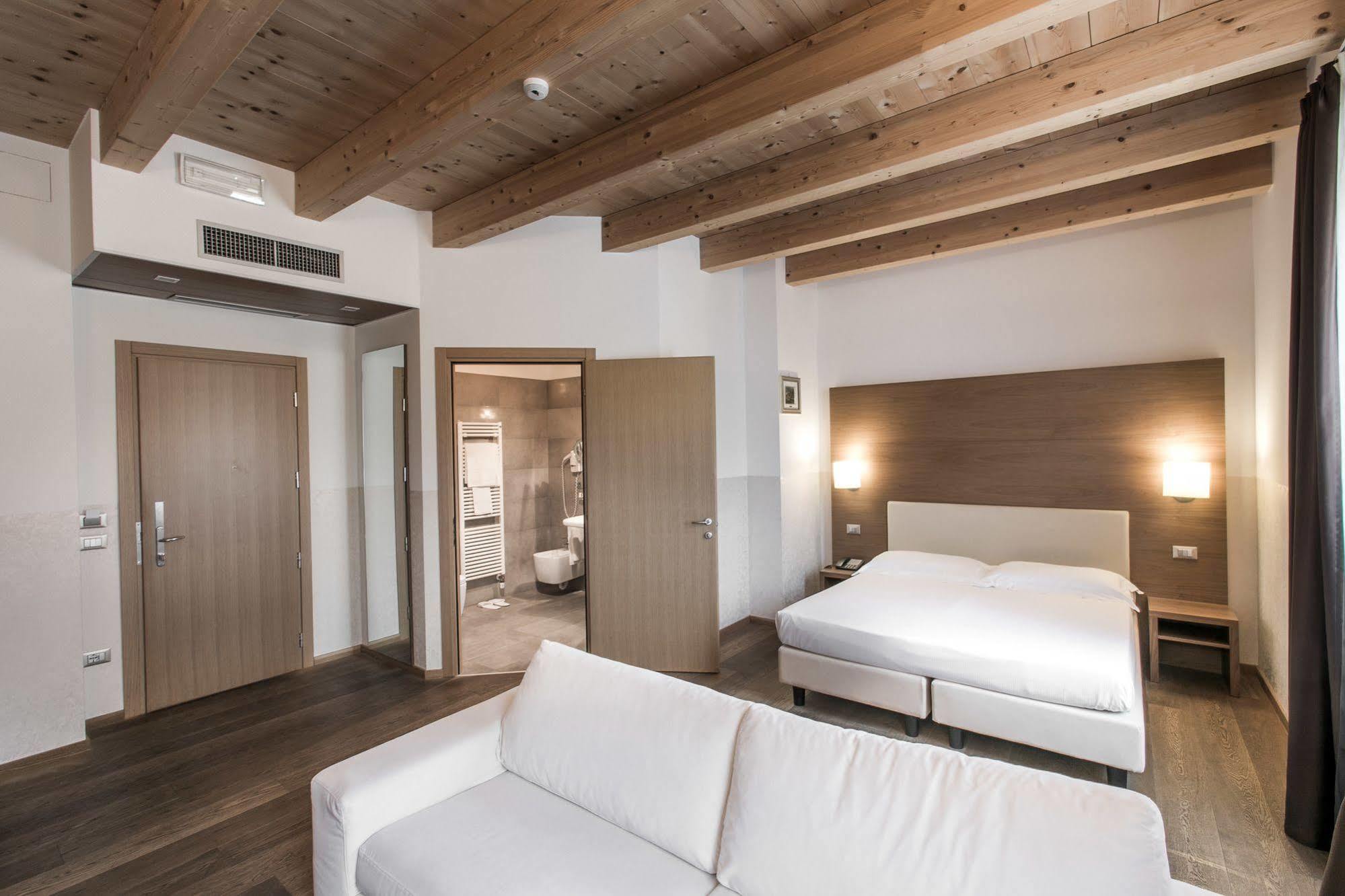 Hotel Opera Dossobuono Εξωτερικό φωτογραφία